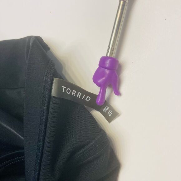 Torrid Swim Underwire Twist Front Bikini Top Lightly Lined Size 4F‎ 4X 26 Black - Picture 8 of 10